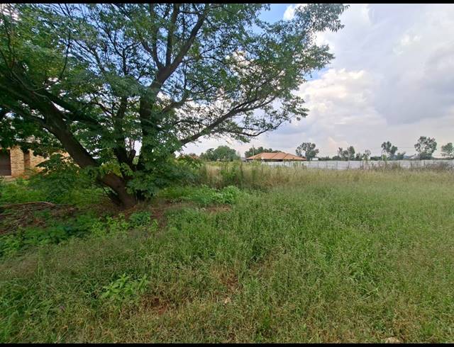 1,018M² VACANT LAND FOR SALE IN KOOKRUS